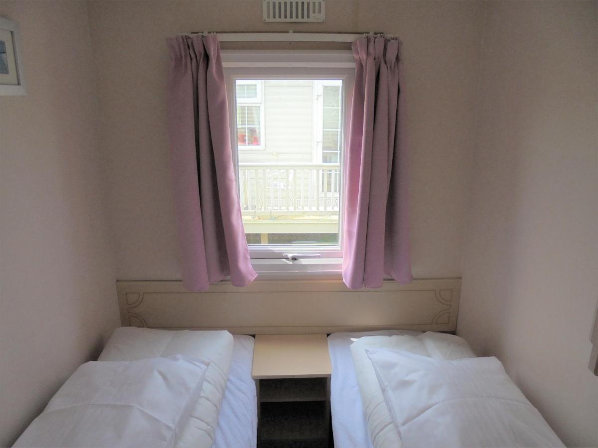Golden Sands: Mirage Iiii:- 6 Berth, Access To The Beach 잉골드멜스 외부 사진